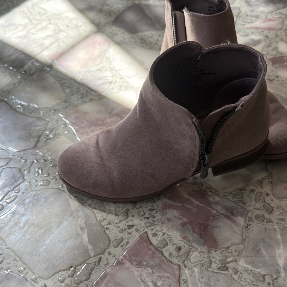 Little girls Taupe Ankle Boots - Picture 1 of 3
